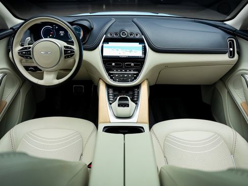 Used 2023 Aston Martin DBX image 40