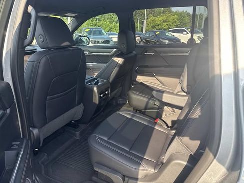 Used 2025 GMC Acadia Elevation w/ Elevation Premium Package FWD image 5