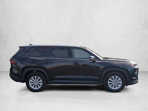 Used 2025 Toyota Grand Highlander XLE image 4
