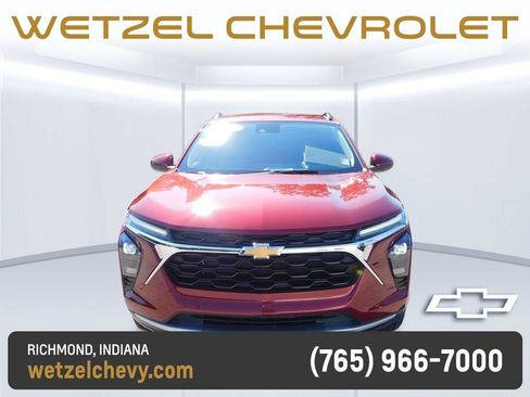 Used 2025 Chevrolet Trax LT w/ Driver Confidence Package FWD image 8