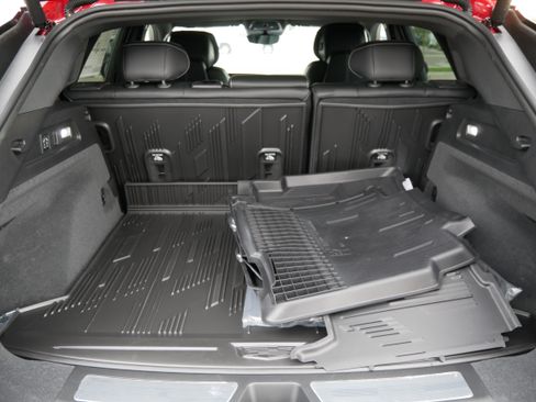 New 2026 Cadillac Lyriq Premium Luxury w/ LPO, Floor Liner Package AWD/4WD image 16