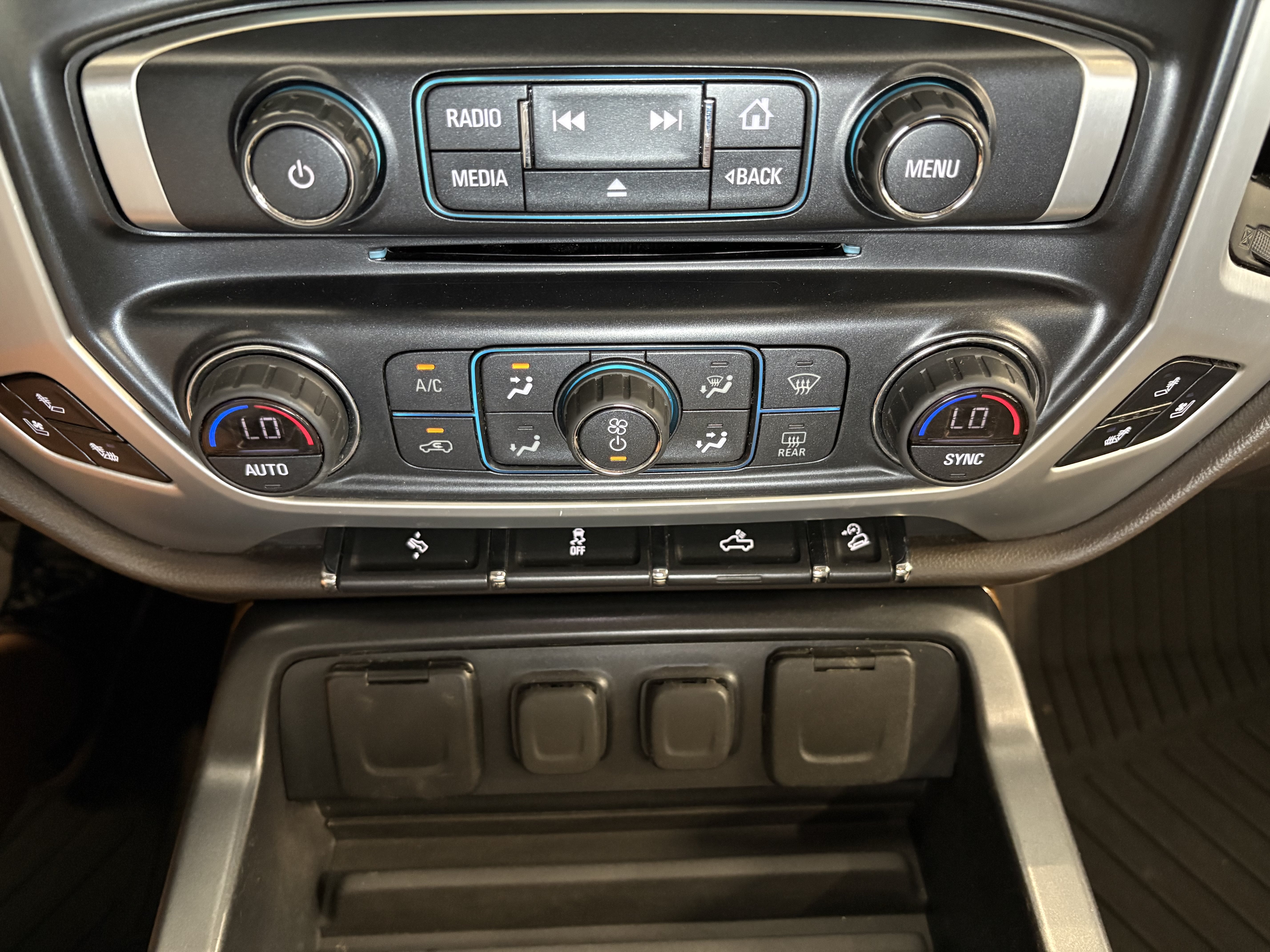 Used 2018 GMC Sierra 1500 SLT w/ Texas SLT Premium Package AWD/4WD image 18