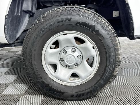 Used 2017 Toyota Tacoma SR image 32