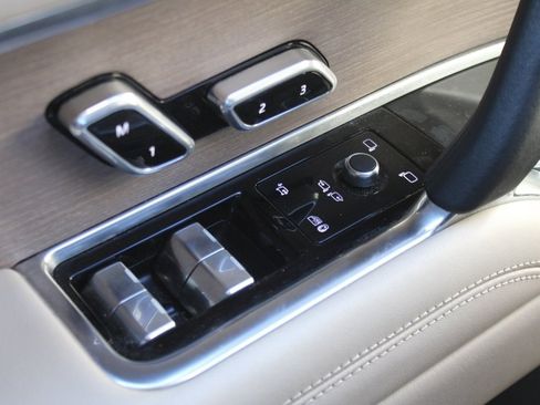 Used 2023 Land Rover Range Rover SE image 15