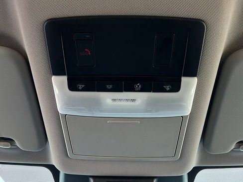 Used 2025 Nissan Rogue SV image 17