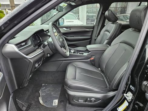 New 2026 Jeep Grand Cherokee Limited w/ Luxury Tech Group II AWD/4WD image 15