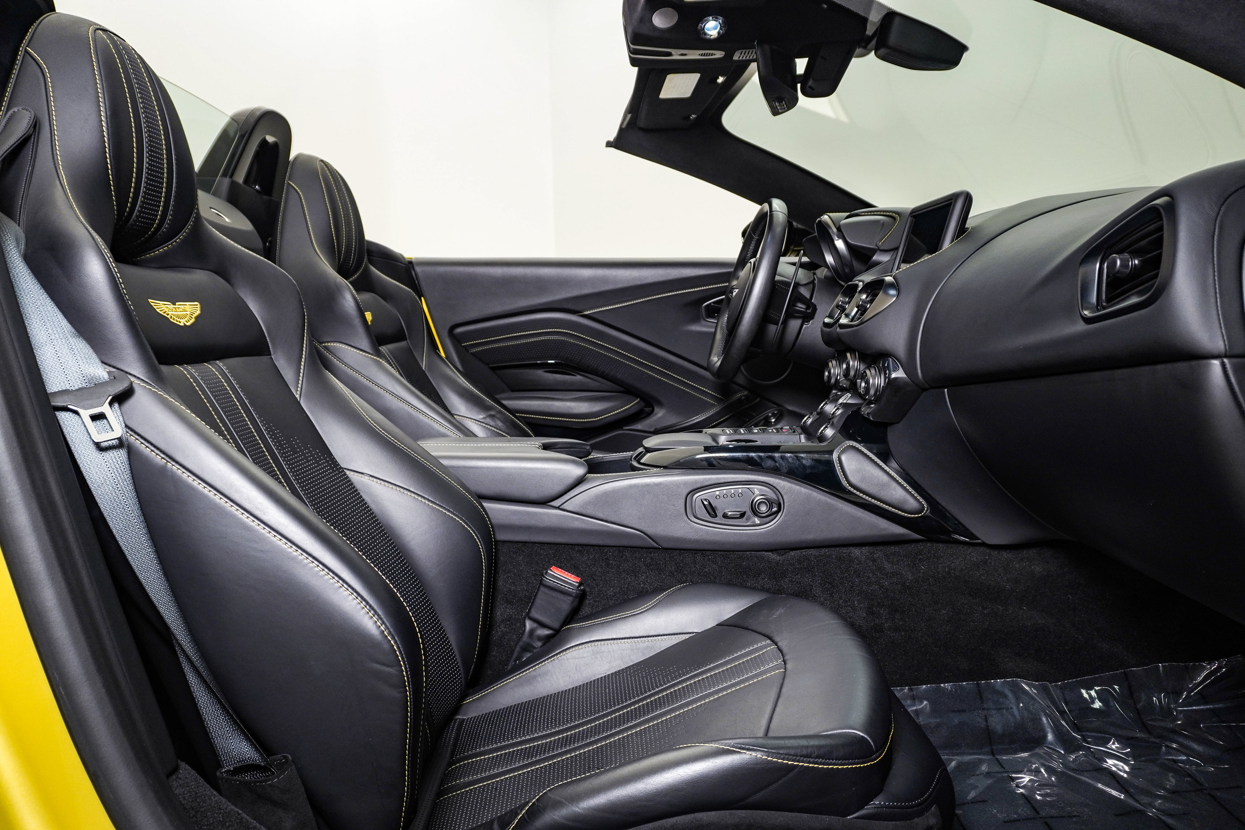 Used 2023 Aston Martin V8 Vantage Roadster RWD image 20