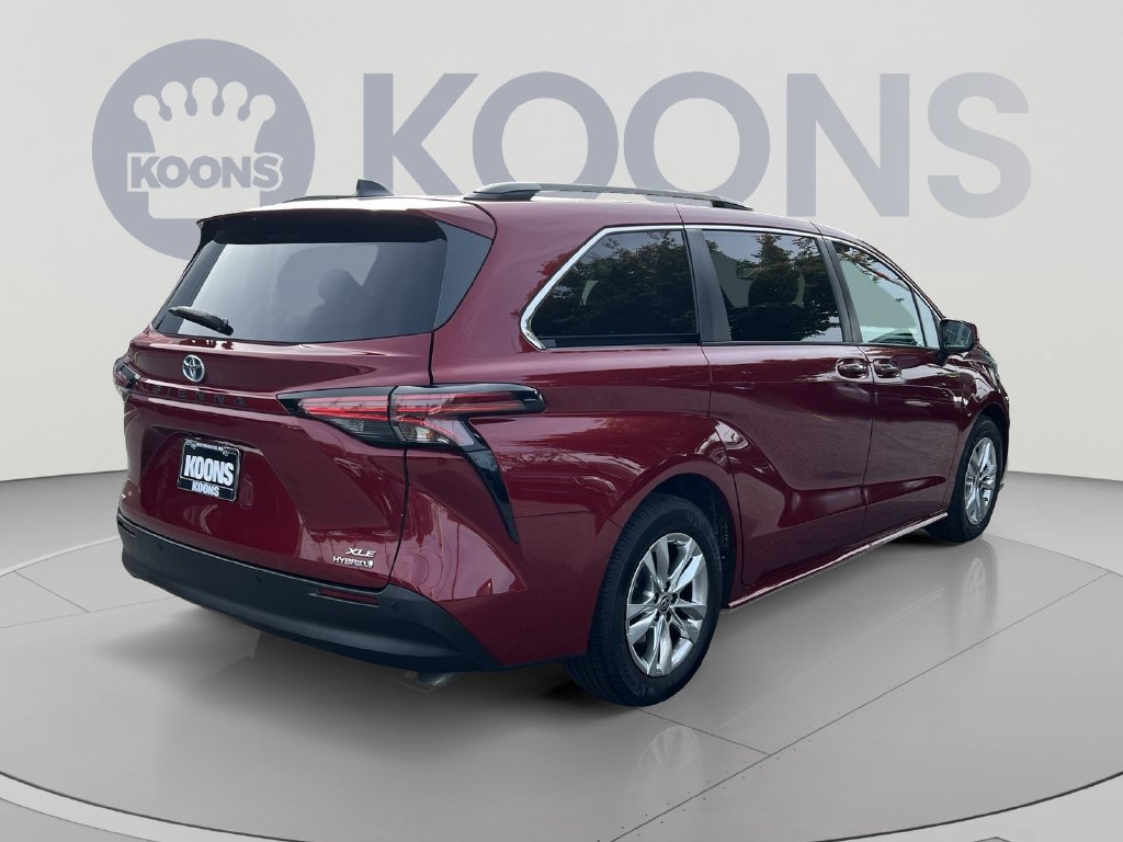 Used 2022 Toyota Sienna XLE w/ XLE Plus Package AWD/4WD image 7