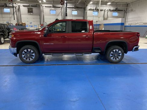 Used 2022 Chevrolet Silverado 2500 LT w/ Convenience Package AWD/4WD image 4