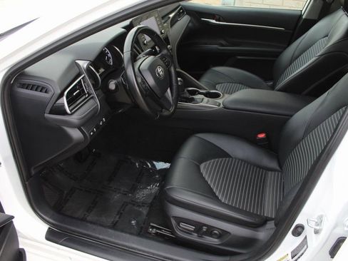 Used 2023 Toyota Camry SE image 16