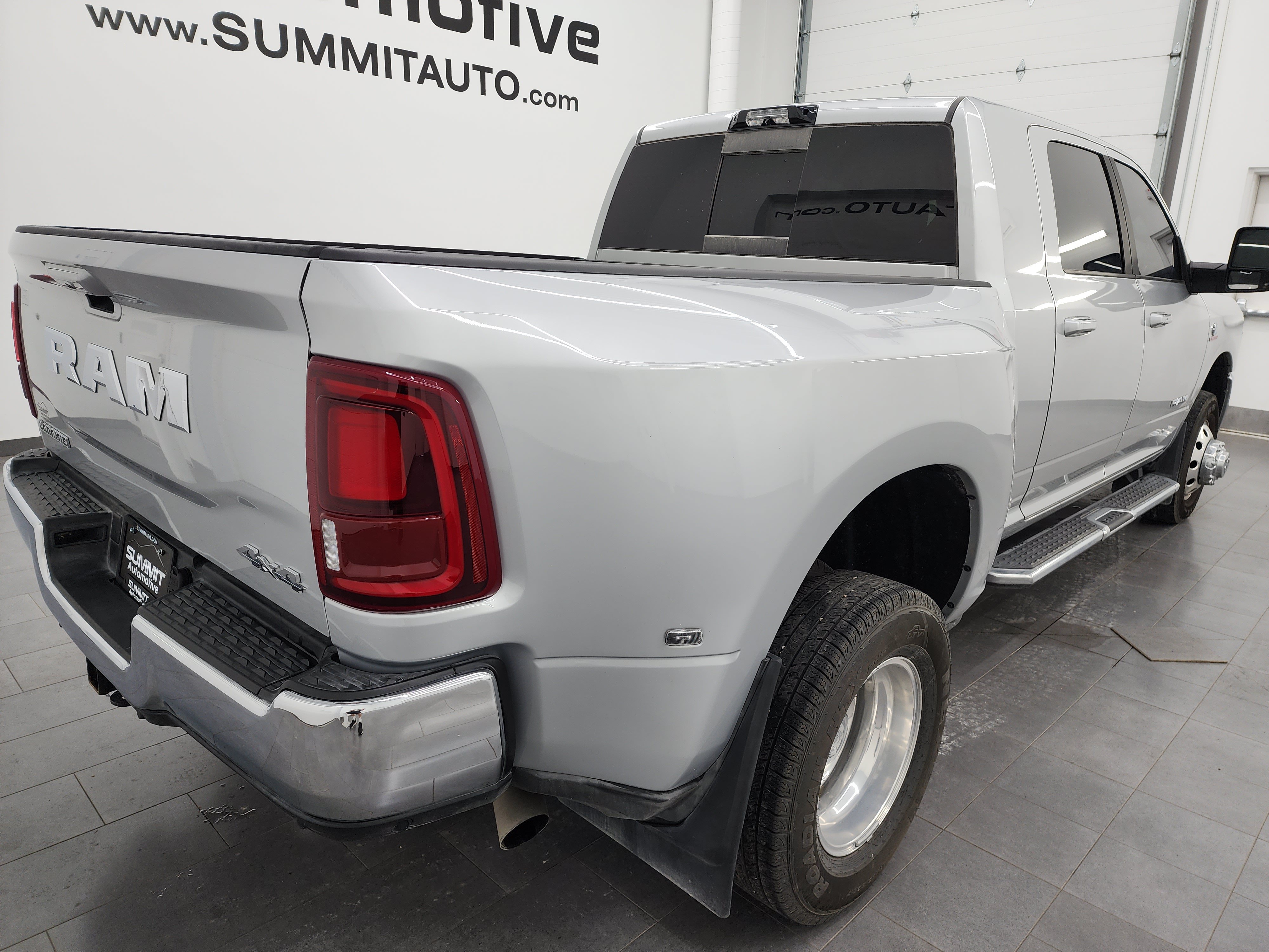 Used 2026 RAM 3500 Laramie AWD/4WD image 4