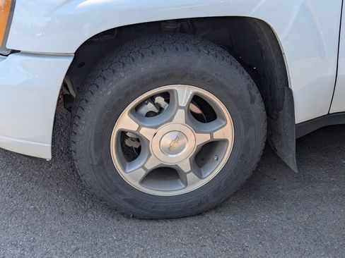 Used 2008 Chevrolet TrailBlazer LS w/ Off-Road Package AWD/4WD image 3
