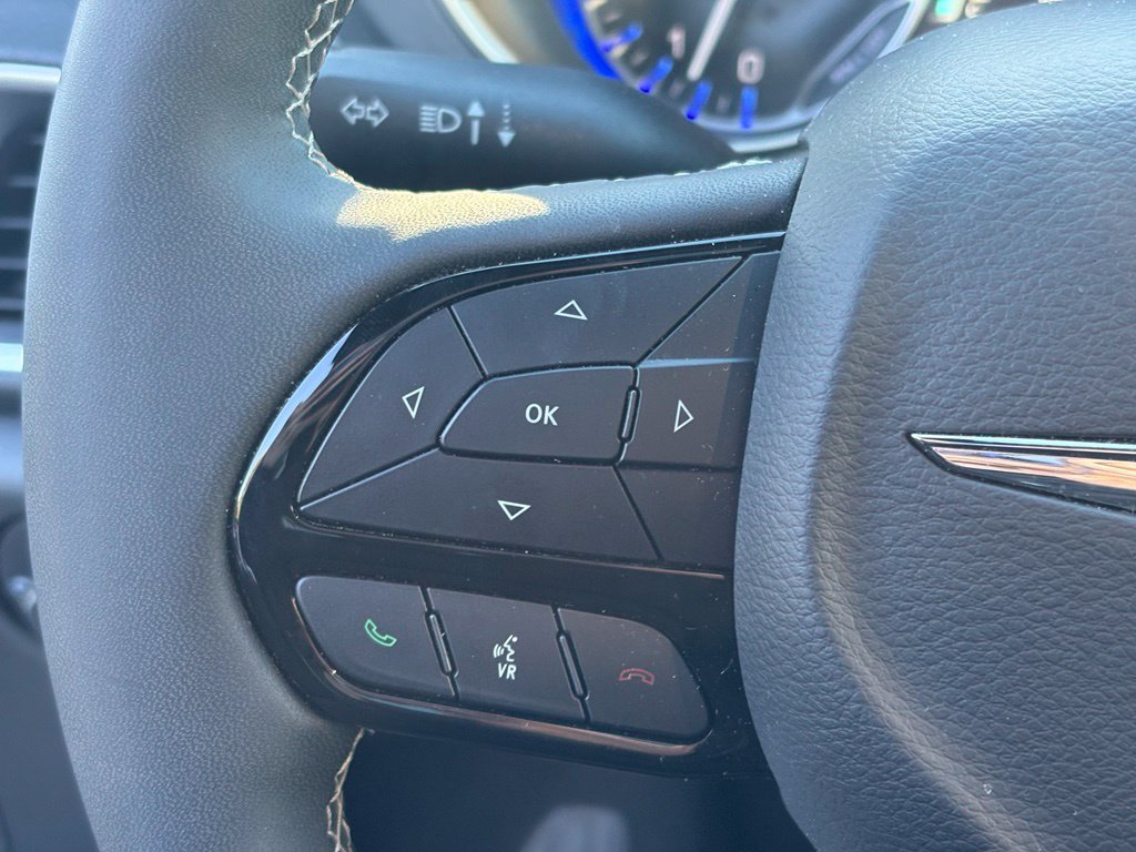 Used 2026 Chrysler Pacifica Limited w/ S Appearance Package FWD image 24