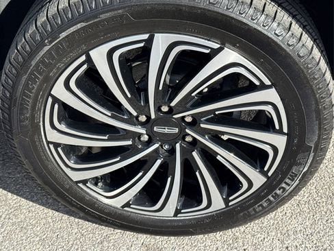 Used 2025 Lincoln Navigator Black Label image 12