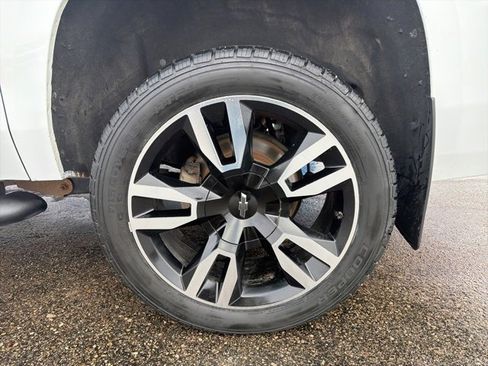 Used 2019 Chevrolet Suburban LT w/ Luxury Package image 8