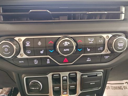 Used 2026 Jeep Wrangler Unlimited Rubicon w/ Technology Group AWD/4WD image 23