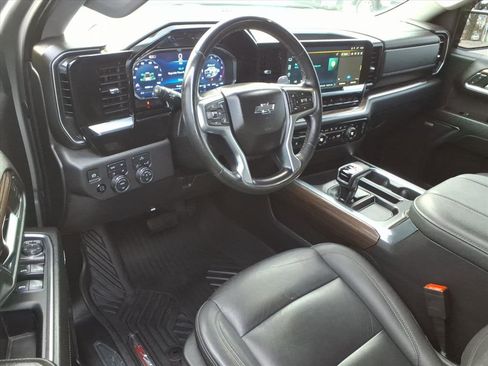 Used 2024 Chevrolet Silverado 1500 LT Trail Boss w/ Convenience Package II AWD/4WD image 14