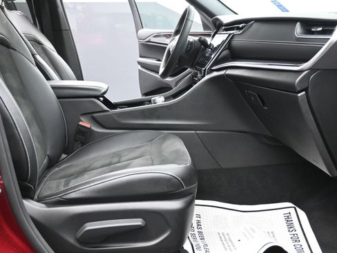 Used 2023 Jeep Grand Cherokee Altitude image 31