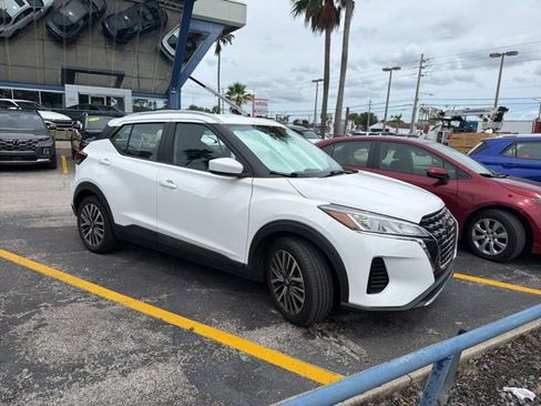 Used 2021 Nissan Kicks SV FWD image 1