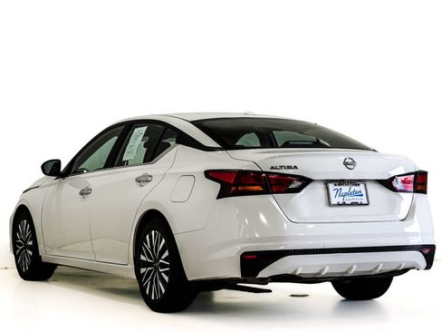 Used 2025 Nissan Altima 2.5 SV FWD image 8
