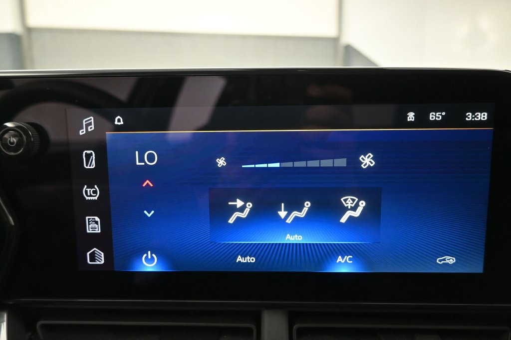 Used 2024 Chevrolet Trax LT FWD image 12
