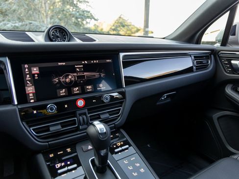 New 2026 Porsche Macan AWD/4WD image 36