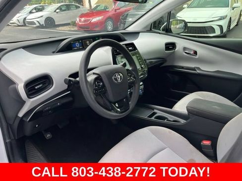 Used 2021 Toyota Prius L Eco FWD image 6