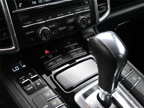 Used 2014 Porsche Cayenne GTS image 21