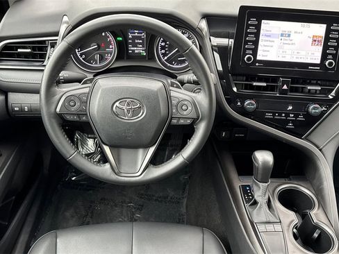 Used 2023 Toyota Camry SE image 16