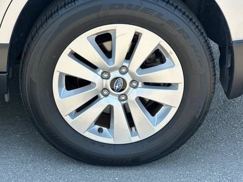 Used 2017 Subaru Outback 2.5i AWD/4WD image 3