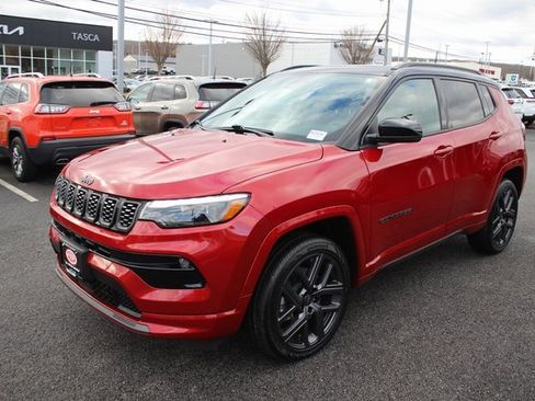 Used 2024 Jeep Compass Limited w/ High Altitude Package image 2