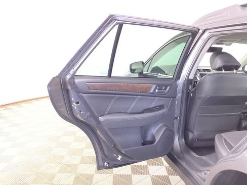Used 2018 Subaru Outback 2.5i Limited AWD/4WD image 13