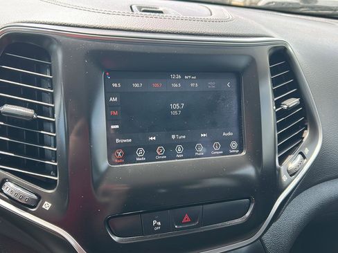 Used 2019 Jeep Cherokee Latitude Plus AWD/4WD image 8