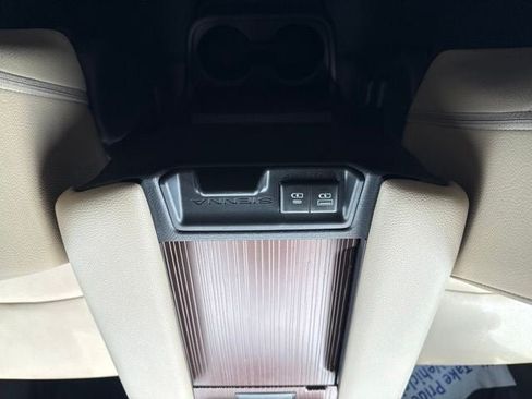 Used 2023 Toyota Sienna XLE FWD image 19