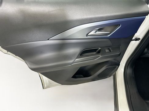 Used 2024 Chevrolet Equinox EV LT FWD image 25