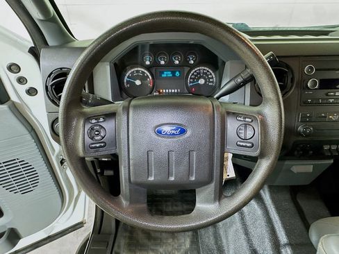 Used 2015 Ford F250 XL w/ XL Appearance Package AWD/4WD image 9