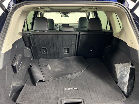 Used 2025 Nissan Rogue SV w/ SV Premium Package FWD image 6