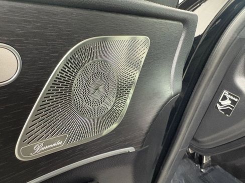 Used 2025 Mercedes-Benz GLS 580 4MATIC image 7