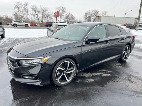 Used 2018 Honda Accord Sport image 2