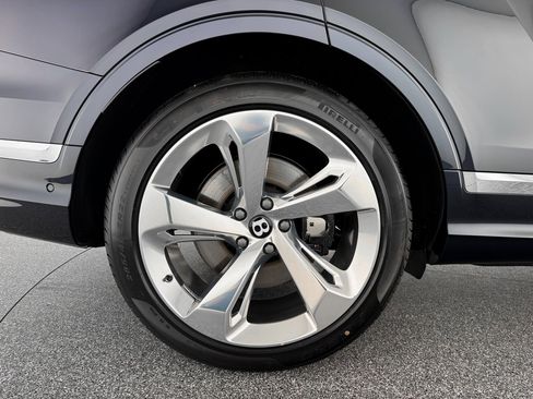 New 2025 Bentley Bentayga image 37