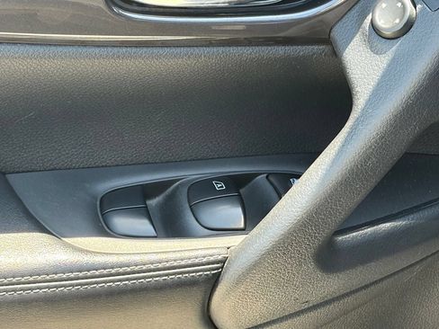 Used 2020 Nissan Rogue SV w/ Sun & Sound Touring Package AWD/4WD image 5