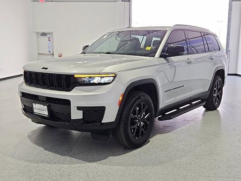 Used 2024 Jeep Grand Cherokee L Altitude image 2