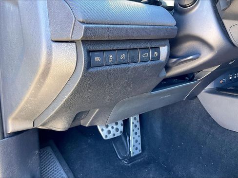 Used 2025 Toyota Camry SE image 35