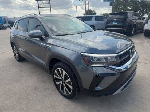 Used 2022 Volkswagen Taos SE AWD/4WD image 2