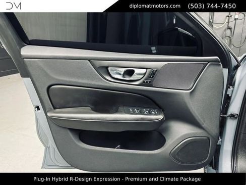 Used 2022 Volvo S60 T8 R-Design Expression w/ Premium Package AWD/4WD image 25
