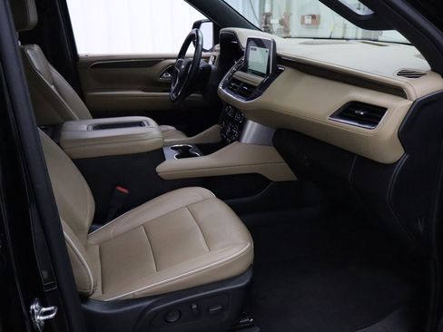 Used 2024 Chevrolet Suburban Premier image 29