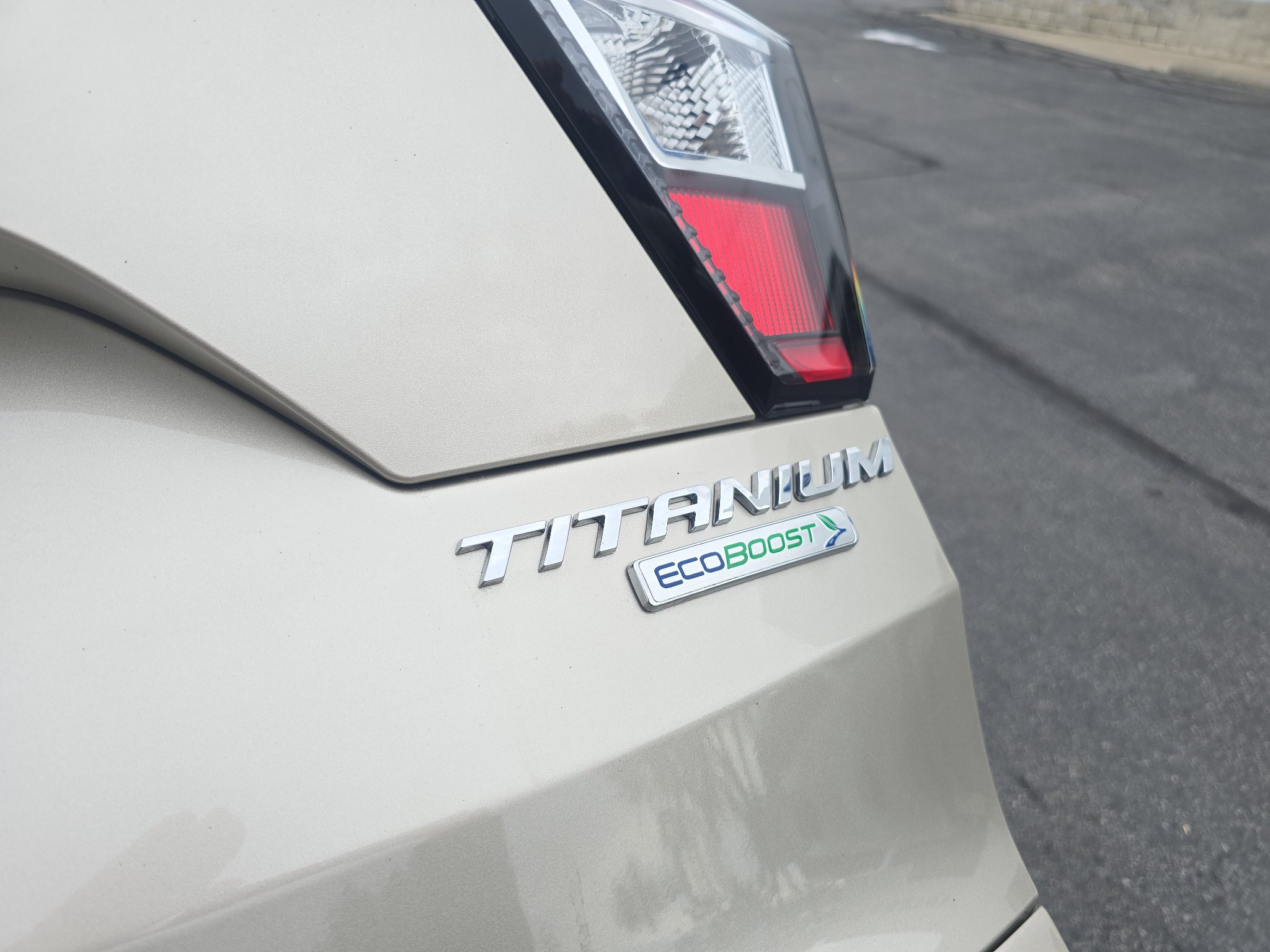 Used 2017 Ford Escape Titanium FWD image 9