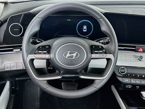 Used 2026 Hyundai Elantra Limited FWD image 18