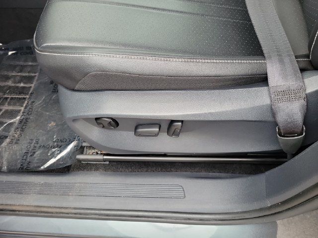 Used 2024 Volkswagen Tiguan SE AWD/4WD image 21