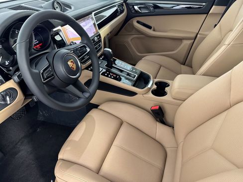 New 2026 Porsche Macan image 4